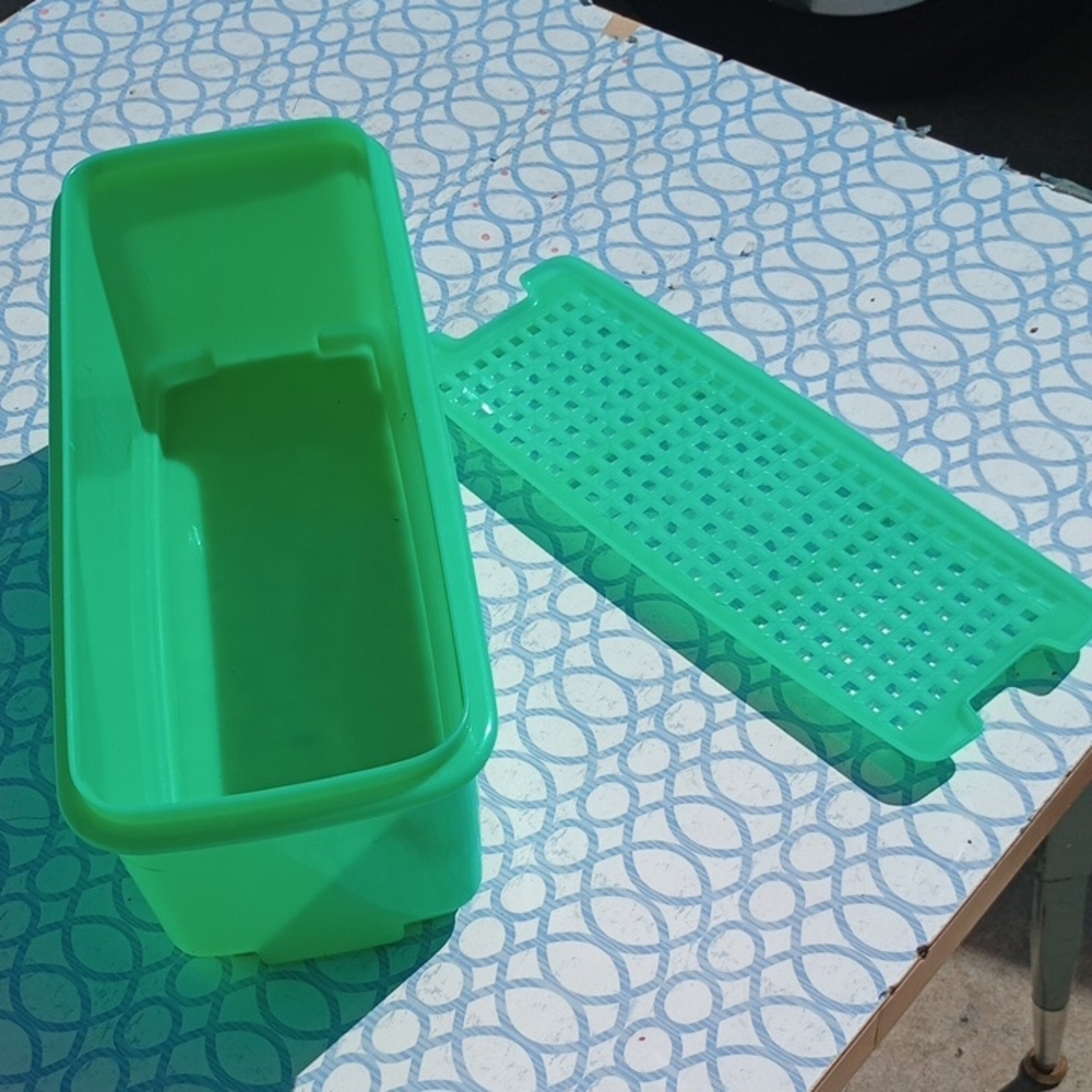 🥬Vintage Tupperware Celery Keeper – Container with Strainer Insert  NO Lid